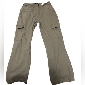 Hollister Ultra High-Rise Cargo Dad Pants
